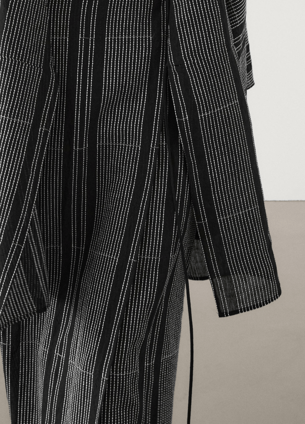 Ensemble Femme en Coton et Polyester | Élégant Kimono Court et Jupe Mi-Longue Rayée 2
