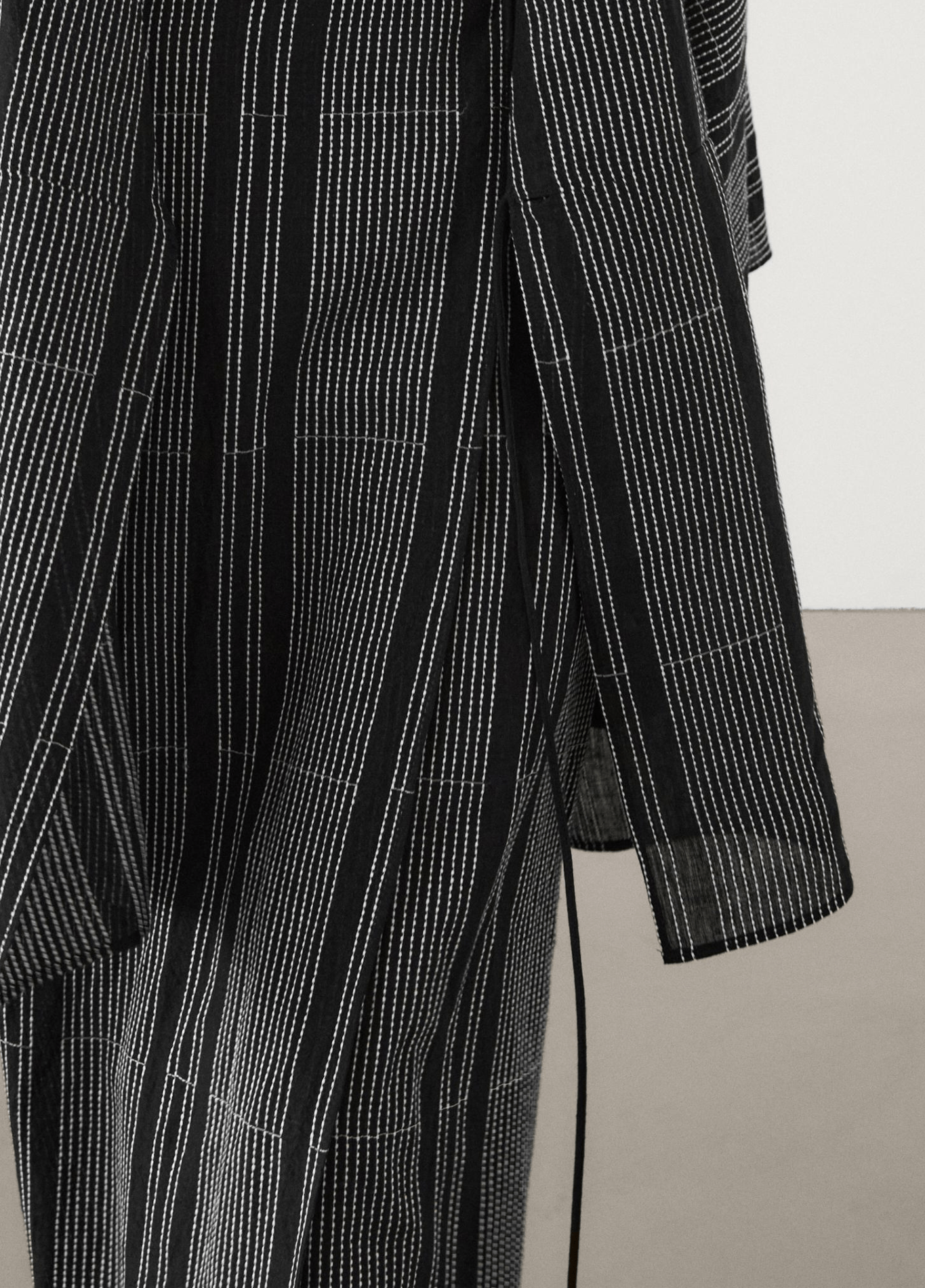 Ensemble Femme en Coton et Polyester | Élégant Kimono Court et Jupe Mi-Longue Rayée 2