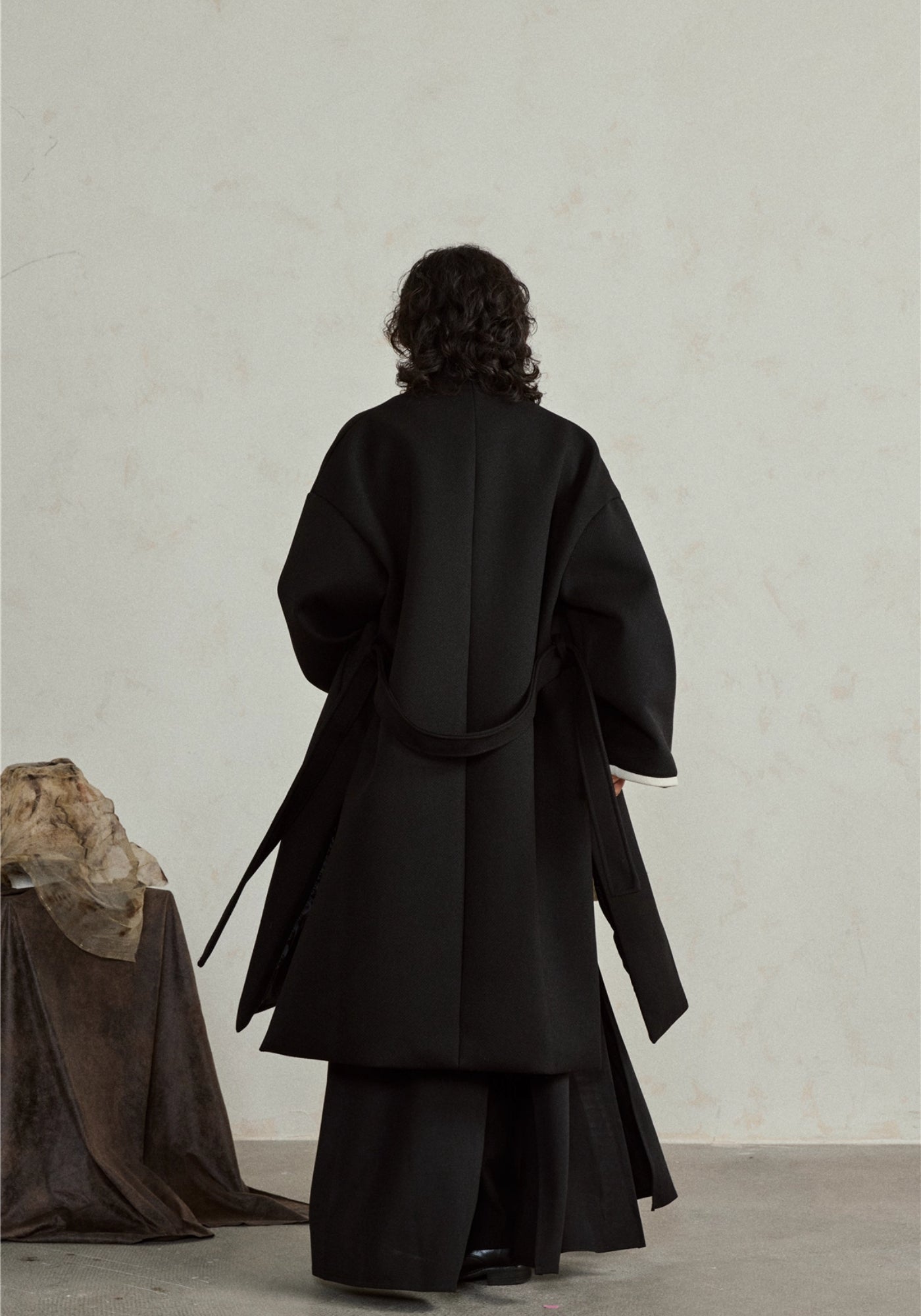 Kimono Femme Long Noir | Élégant Kimono Japonais avec Broderie Ivoire 2