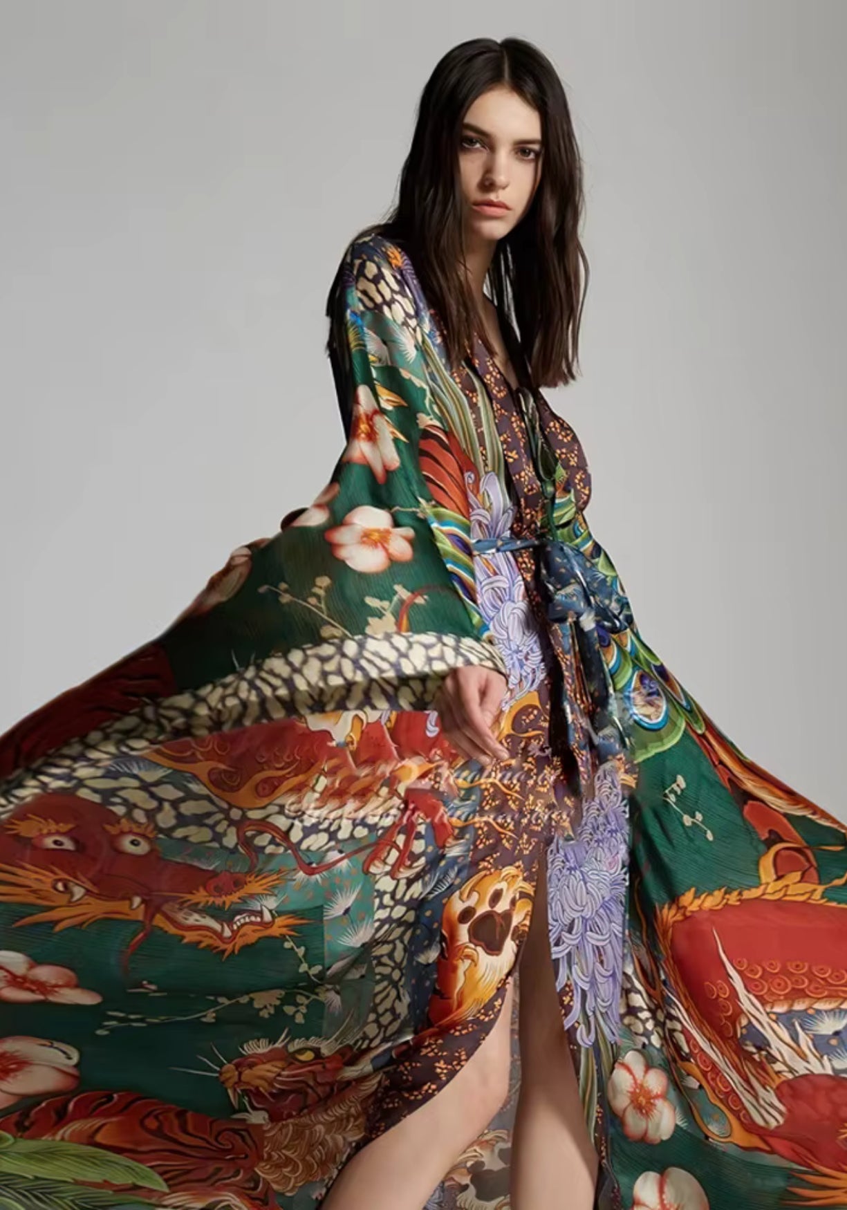 Kimono Femme Satiné Long | Élégant Imprimé Dragon et Paon Multicolore 1