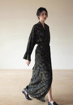 Kimono Femme Soie Long | Élégant et Fluide Imprimé Noir et Vert Olive 2