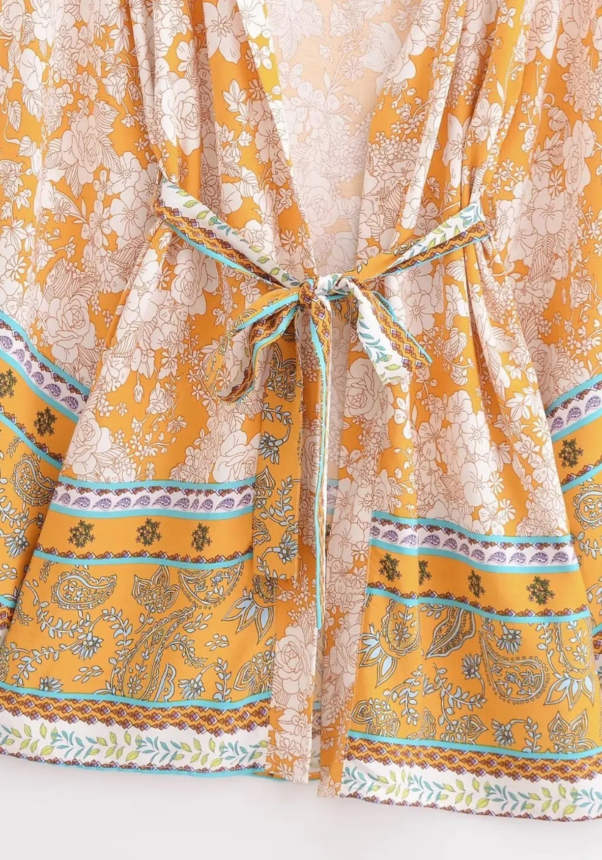 Kimono Femme Viscose Court | Élégant Motif Floral Lumineux pour Plage 2