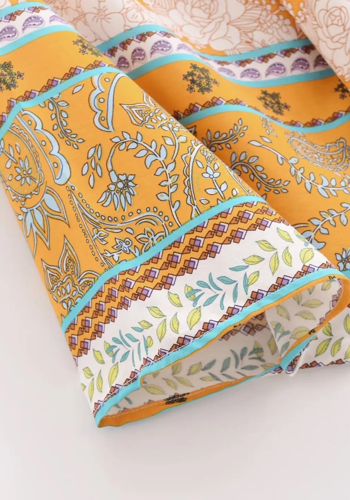 Kimono Femme Viscose Court | Élégant Motif Floral Lumineux pour Plage 3