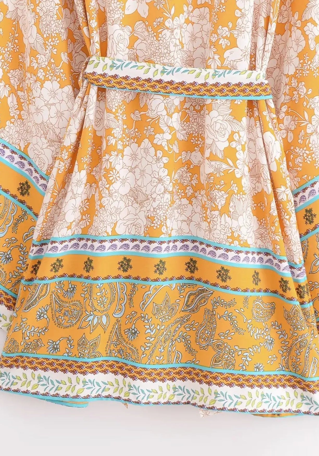 Kimono Femme Viscose Court | Élégant Motif Floral Lumineux pour Plage 4