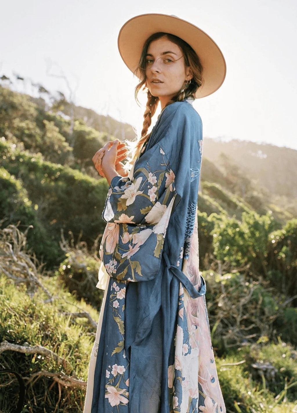 Kimono Femme en Polyester Bleu Fleuri | Élégant Long Kimono Japonais avec Motifs Floraux 1