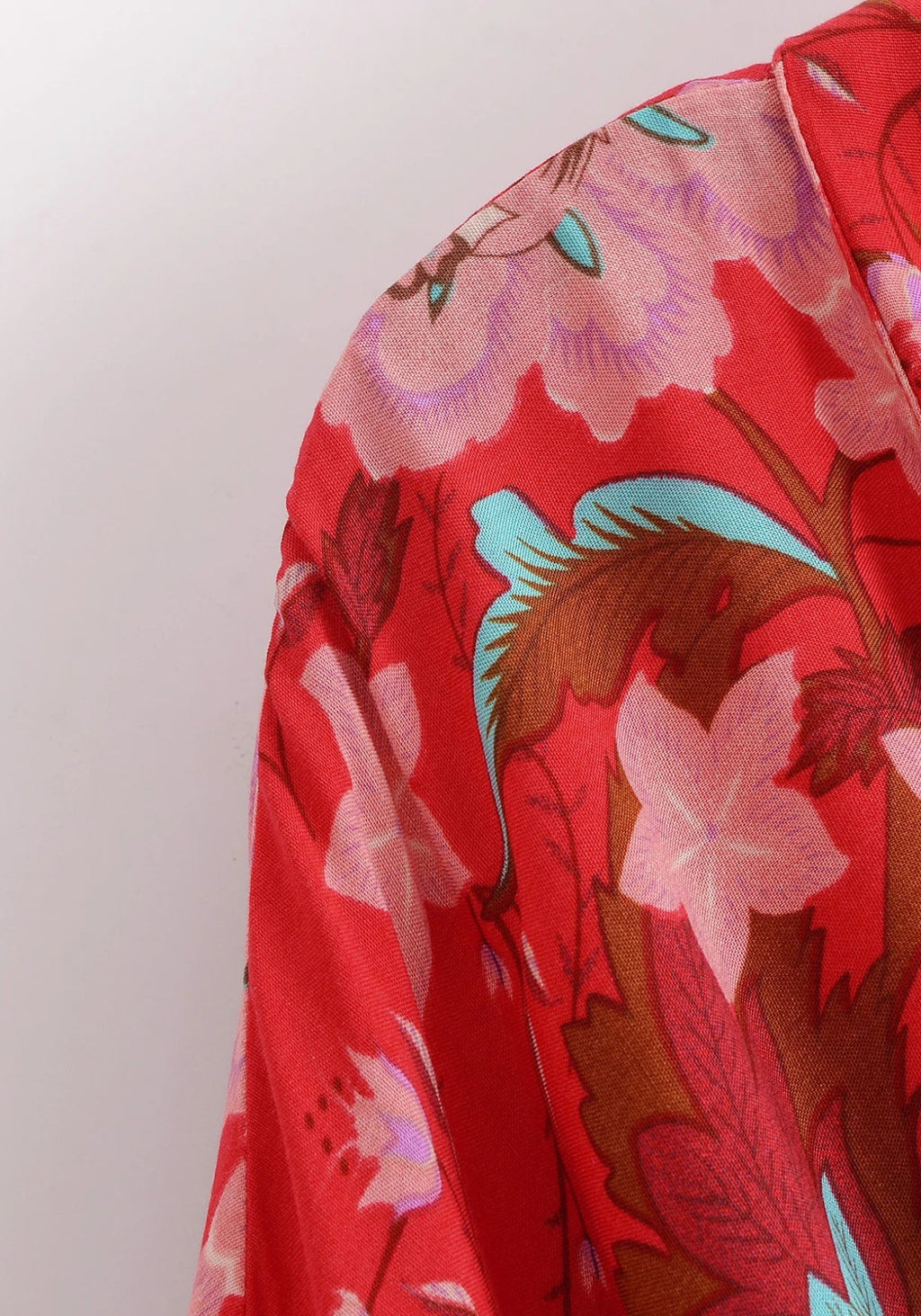 Kimono Japonais Femme en Viscose | Élégant Motif Floral Rouge Ample 2