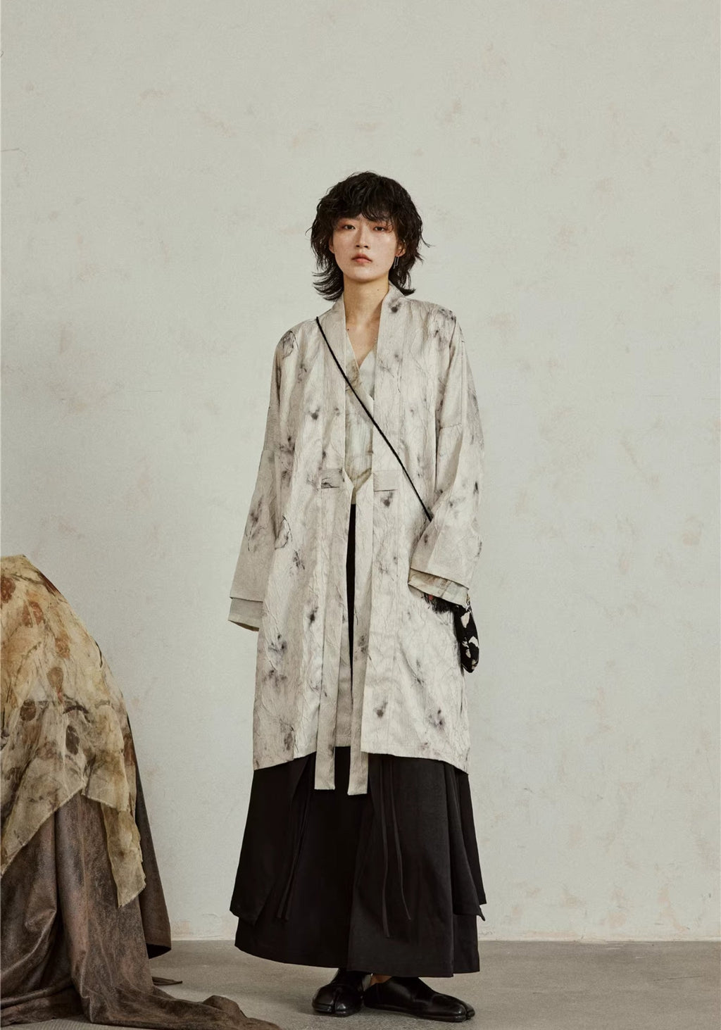 Kimono Unisexe en Polyester | Élégant Mi-Long au Motif Marbré et Coupe Fluide 6