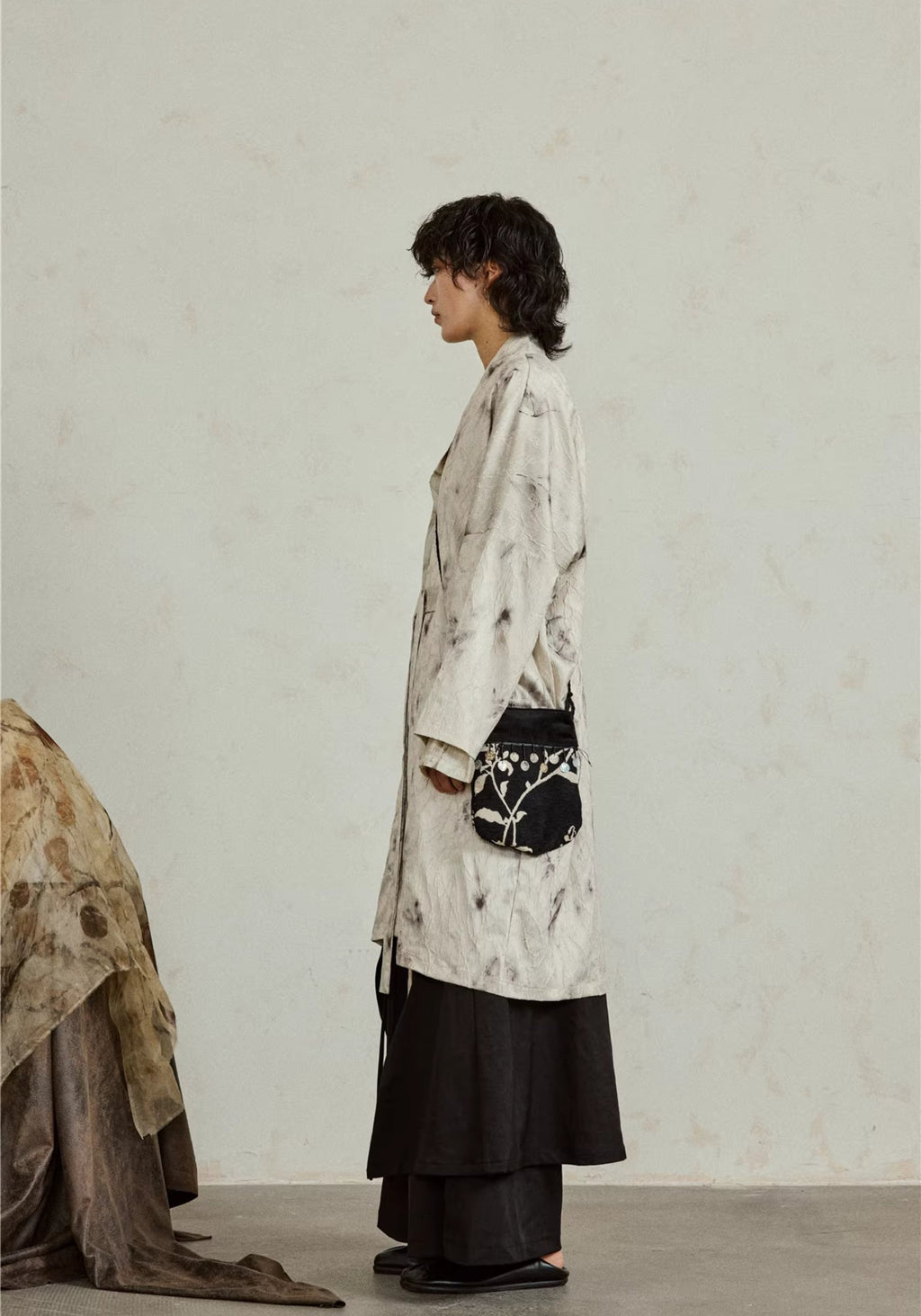 Kimono Unisexe en Polyester | Élégant Mi-Long au Motif Marbré et Coupe Fluide 7