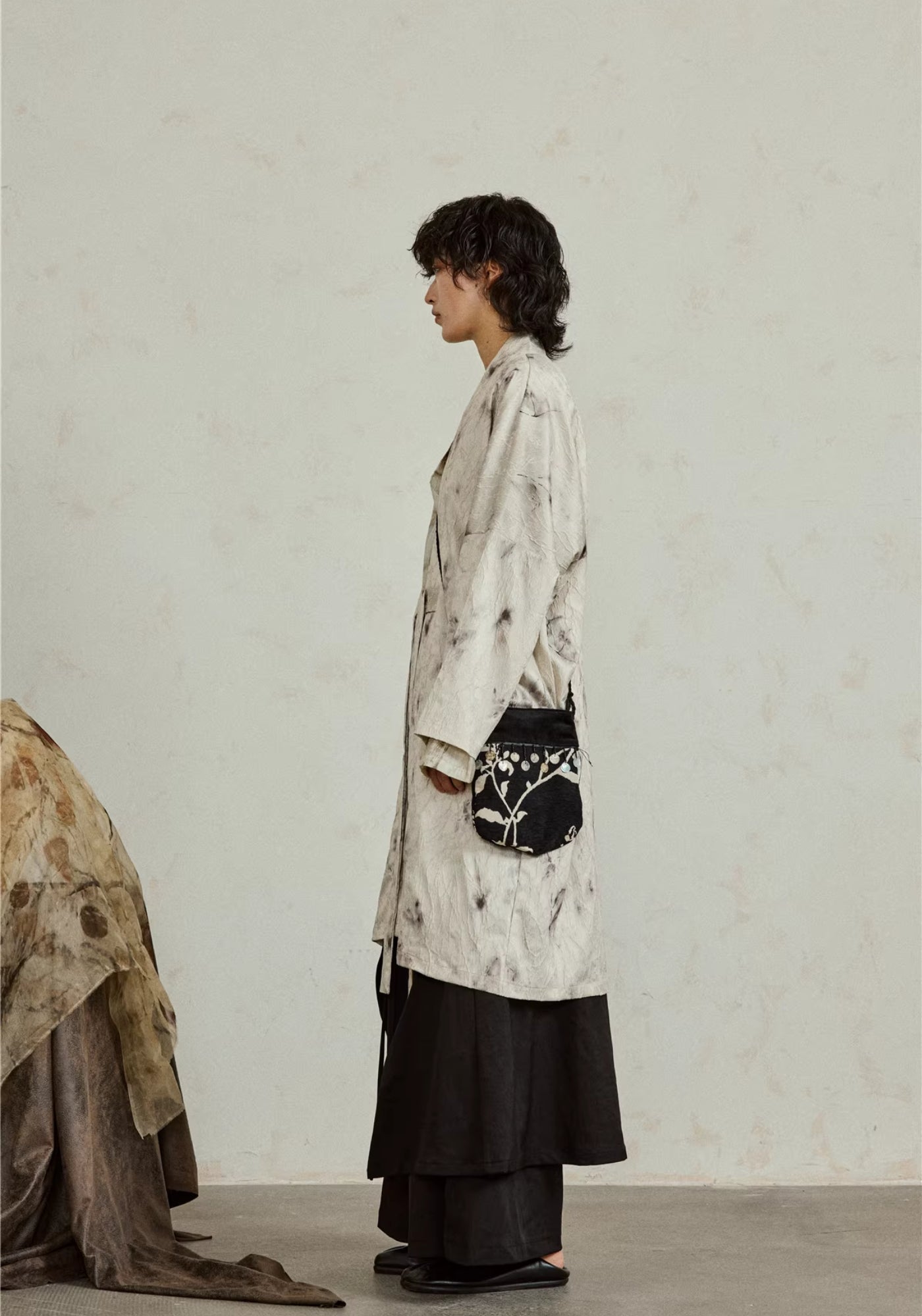 Kimono Unisexe en Polyester | Élégant Mi-Long au Motif Marbré et Coupe Fluide 7