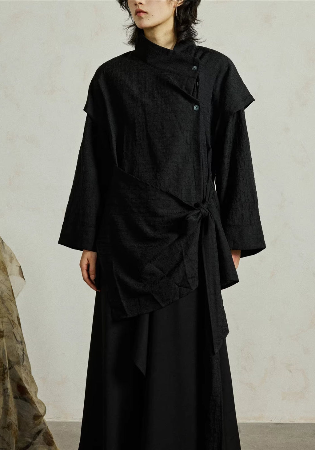 Veste Unisexe en Crêpe Texturé | Élégante Kimono Asymétrique Oversize 2