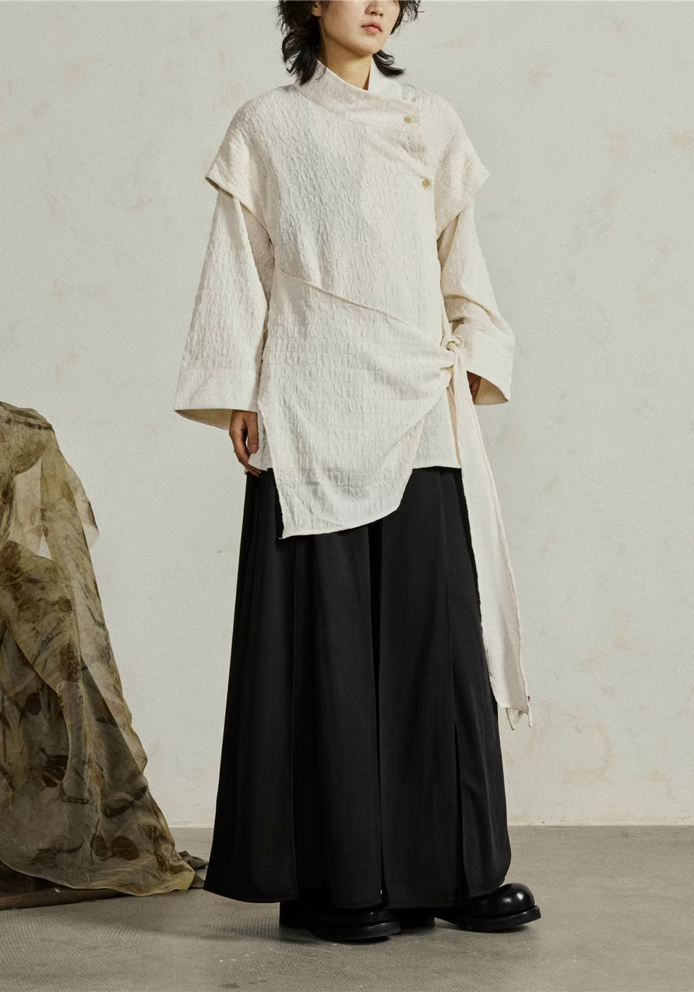 Veste Unisexe en Crêpe Texturé | Élégante Kimono Asymétrique Oversize 8